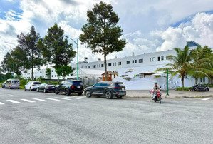 đất nền sát siêu thị aeon mall, diện tích: 100m2, giá 2,5 tỷ. lh: 