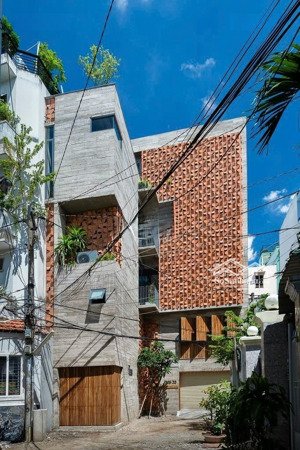 nhà bao đẹp bùi văn thêm,7x10m,trệt,4 lầu, st,giá 47tr/thương lượng