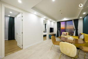 bán gấp căn 2 ngủ sky tầng cao, view trực diện biển. liên hệ chính chủ: 