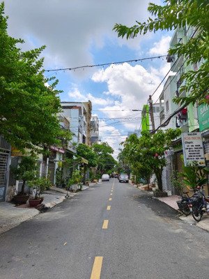 bán gấp nhà mặt tiền đường nhựa 10m chợ căn cứ lê thị hồng 6x16 vuông vức chỉ 13.5t