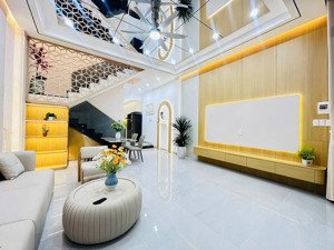 bán gấp nhà thiết kế hiện đại, full nội thất, sát chợ, hỗ trợ vay bank 70%