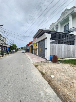 bán nhà mặt tiền kinh doanh gần chợ khánh long