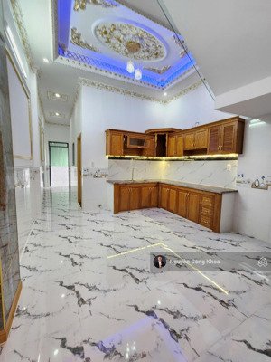 bán nhà sân ô tô 7 chỗ, phòng ngủ dưới, mt kinh doanh, gần chợ khánh long, p.thái hòa, tp.tân uyên