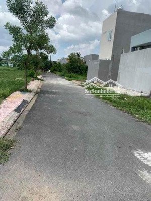 cần bán gấp! đất ngay cảng quốc tế long an, giá 390 triệu/ 100m2 trong kdc, sổ riêng, đường ô tô