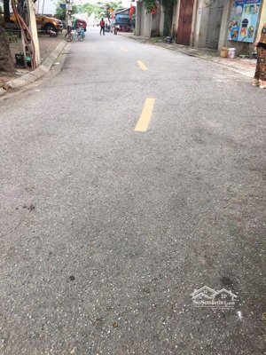bán nhà mp giang biên long biên dt 70m2x1txmt4m5xgiá nhỉnh 12 tỷ, lô góc, dòng tiền, ô tô tránh