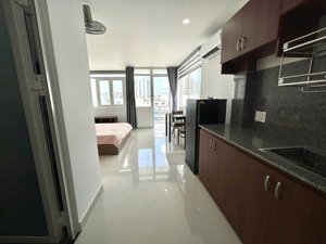 cho thuê phòng ban công full nội thất, máy giặt riêng, ban công 35m2 cách mạng tháng tám q10