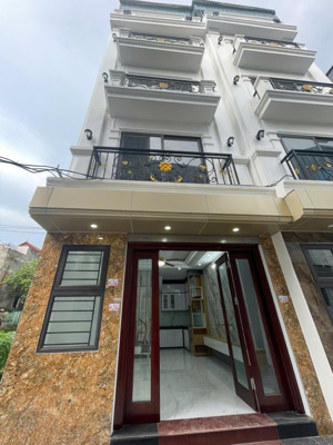 nhà mới 4,5tầng*40m2, ôtô đỗ, ngay ql6, 5p ra đh đại nam, chợ xốm, cao đẳng thương mại, bxyên nghĩa