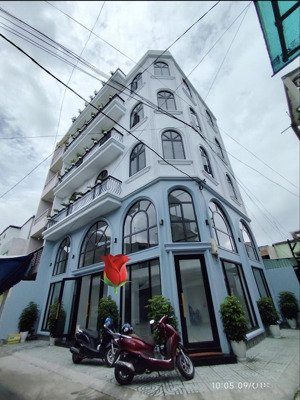 toà nhà văn phòng 5 tầng, 2 mặt tiền, có thang máy, giá 12,9 tỉ (mới xây)