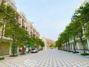 bán căn shophouse 75 m2 đã có sổ đỏ, giá 28 tỷ bao thuế phí