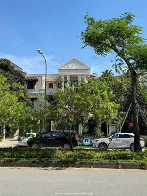 bán biệt thự siêu đẹp khu k ciputra 331m xây 3.5 tầng view công viên giá 500tr/m