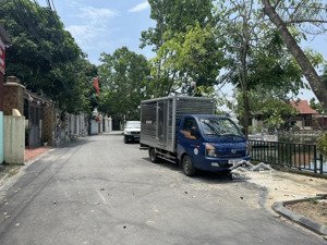 đường oto tải- nhiều tiện ích-3 bước chân ra hồ điều hoà- đất vuông vắn- trường học các cấp