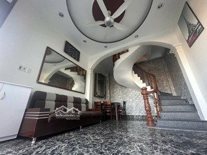 n4284 cho thuê nhà trong ngõ ở lý tự trọng full đồ có chỗ đỗ oto