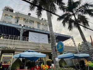 bán tòa nhà chdv 170 phòng mt lê văn lương ,6500m2,hầm 7 tầng,thu nhập 12 tỷ/năm ,190tỷ còn 170tỷ