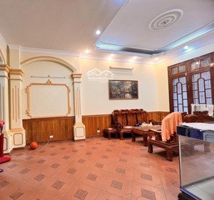 cho thuê nhà riêng phân lô ngõ 121 chùa láng dt 65m2 * 5 tầng mt 5m giá 24tr ngõ thông ô tô tránh