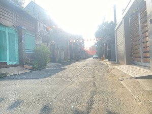 bán nhà gần cây xăng 26, một xẹc đồng khởi, đường nhựa 6m thông, chỉ 3,1 tỷ