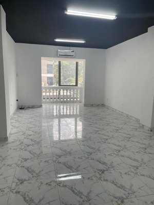 cho thuê văn phòng/mặt bằng kd/studio 36m2 lầu 1,giờ tự do 24/7,mặt tiền hoàng văn thụ, p1,tân bình
