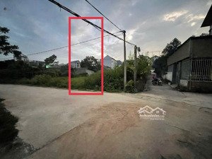 46,2m đoàn kết, xã đại yên, chương mỹ, hà nội.
trục chính thôn, ngõ ô tô tải tránh nhau. kinh doanh