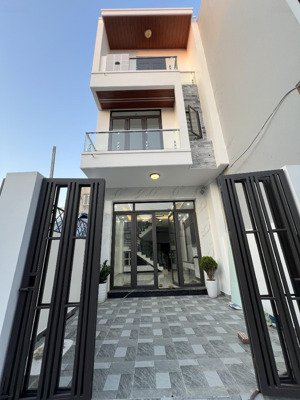 chính chủ gửi bán căn siêu phẩm xây độc lập, sân cổng riêng, ngõ cực nông gần aeonmall