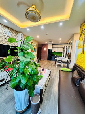 cần bán căn 3 phòng ngủ khu đô thị hồng hà, nhà ở có sổ full đồ. bác nào quan tâm ib e. 