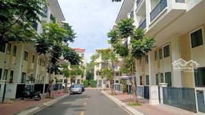 nhà bán 4 tầng mới đẹp-5 x 11,5m-57m2 mt 12m kdc senturia nam sài gòn- 7 tỷ200 tl- xã bình hưng, bc