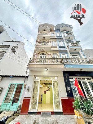 khu tên lửa nhà nguyên căn 3 lầu 5 phòng ngủ 5wc.lh 