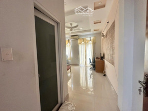 nhà 1/ nguyễn hữu tiến cách mt 20m xe hơi đỗ cổng. nhà 4x16m 1 trệt 2 lầu st. nhà mới tinh