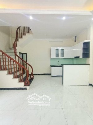 gốc đề minh khai, 5 tầng 3 ngủ full nội thất, khu vực trung tâm, tiện ích bạt ngàn.