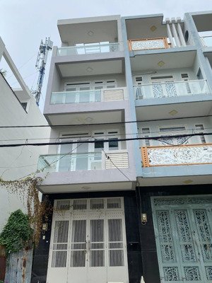 nhà đẹp, vô ở liền, sát bên công viên (4x17) đúc 3.5 tấm kdc bình phú