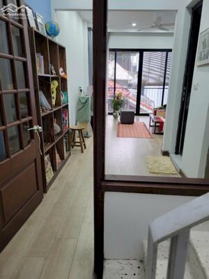 Chính chủ bán gấp Mặt phố Hai Bà Trưng giá 30 tỷ, 28mx5T, hè sân bóng