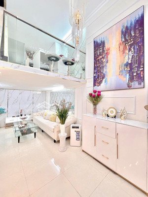 nhà mặt ngõ cực thoáng sáng 2 phút ra văn miếu 10 lên hồ hoàn kiếm. vị trí cực đẹp trung tâm quận