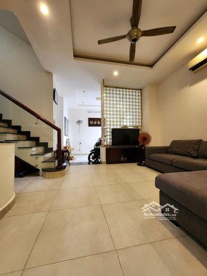 cần bán nhà 3 tầng ~70m2 đường cao thắng, quận phú nhuận. lh: phú