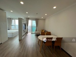 cần cho thuê gấp căn 1pn vista verde nội thất đẹp như hình chỉ 15tr bao pql, ban công đn mát mẻ