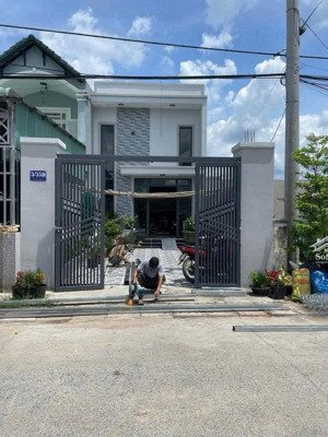 bán nhà mới xây 100% xã trung an, củ chi giá chỉ 1tỷ260 triệu 2 phòng ngủ sổ hồng riêng - hẻm ôtô