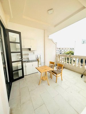 cần pass phòng có ban công rộng rất chill thoáng mát giá 6tr, kdc city land gv