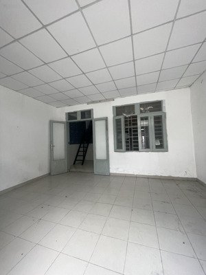 cho thuê nhà ở trọ. dt: 6 x 11 + gác + 2pn. hẻm xe hơi. gần truờng trần văn ơn, ngã tư gò mây. 6tr