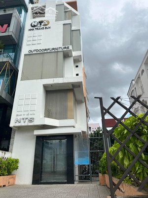 góc 2mt ngay hồng lạc q.tb - 4x14m - 5 tầng thang máy - cho thuê 28tr/tháng !!