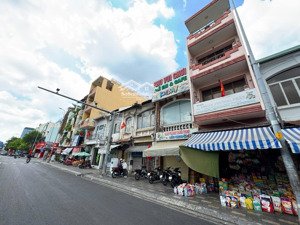 bán nhà mặt tiền hoàng sa, p. 9, q. 3, dt: 20 x 40m, cn: 850m2