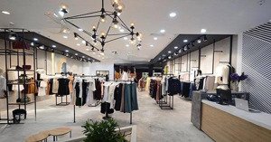 siêu hiếm!!! mặt phố bà triệu, diện tích 250m2x3t. mt 10m. giá thuê siêu rẻ 250tr/th. lh 