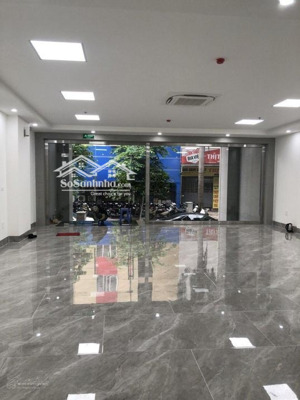 cực hot, cho thuê nhà mặt phố chùa láng đoạn đẹp dt: 120m2 x 2t mt: 4,5m giá thuê chỉ 48tr/tháng.