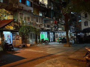 chính chủ cần bán căn hộ tập thể phố trần quốc toản, hoàn kiếm. đang cho thuê 7 triệu/tháng