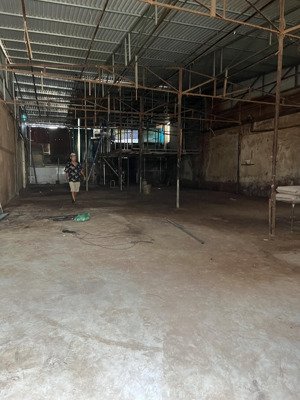 cho thuê kho xưởng sản xuất dt 240m2 mt10m giá 21triệu có điện 3pha chánh thợ mộc thuê