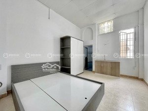studio giá rẻ - sẵn nội thất - gần etown cộng hoà