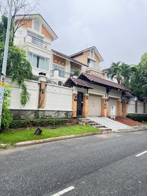 vip!! giá rẻ!! bán gấp biệt thự mặt tiền đường số khu dân cư nam long, p. tân thuận đông, quận 7