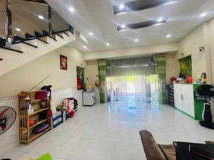 hàng ngộp..giá bán 5,5 tỷ. nhà 1t1l mặt tiền đường đỗ văn thi, p.hiệp hoà. biên hoà. ngang 6m. shr.