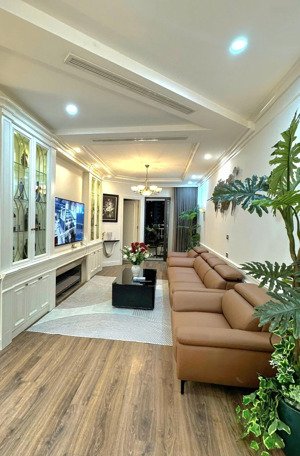 bán siêu phẩm 17t2. diện tích 152m2 gồm 3pn, 2wc. full nội thất nhập khẩu. giá thương lượng