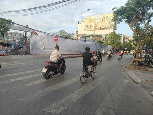 hàng hiếm, mặt đường lâm tường, vị trí miễn bàn