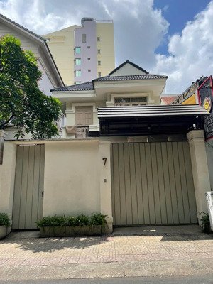 cần bán biệt thự mặt tiền đường tú xương, p. 7, q. 3. trệt lầu mái ngói, 7m x 20m. giá 92 tỷ tl