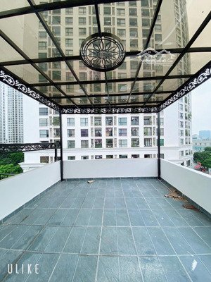 quá chất cho một siêu phảm. nhà mới xây chủ cần tiền bán giá cực tốt.ngay giữa trung tâm ngã tư sở