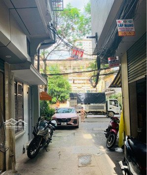 cho thuê nhà 3 tầng 156 hồng mai. yên tĩnh, thoáng mát