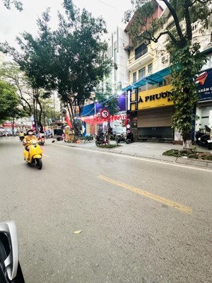 chủ ngợp bank,cần bán gấp toà văn phòng,phân lô vỉa hè,9 tầng hầm thông sàn,thang máy,kd đỉnh